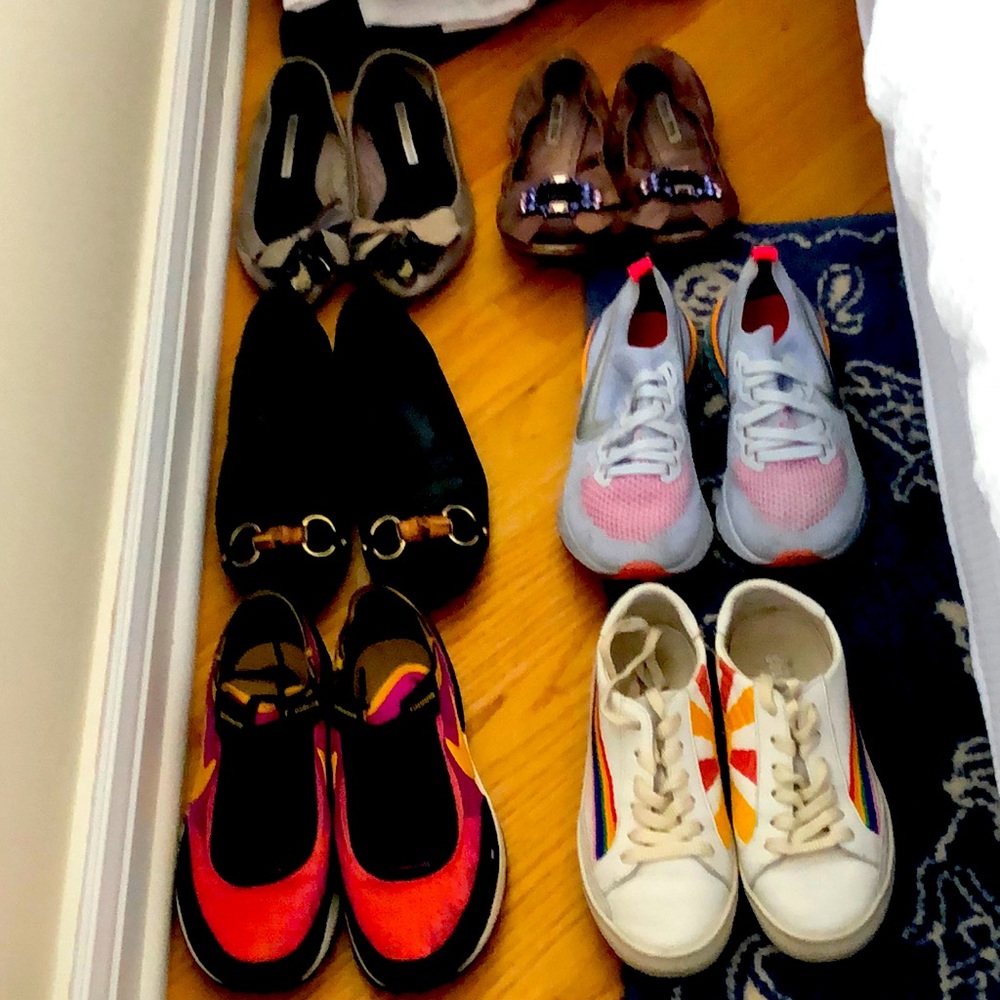 Several pair of shoes like new - Gucci Vera wang Miu miu, Nike & soludoa